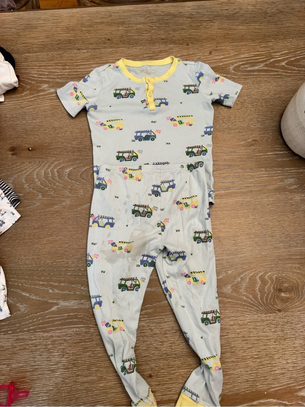 TBBC Yellow-Trim Kids Pajama Set with golf cart Print, size 7, well loved
